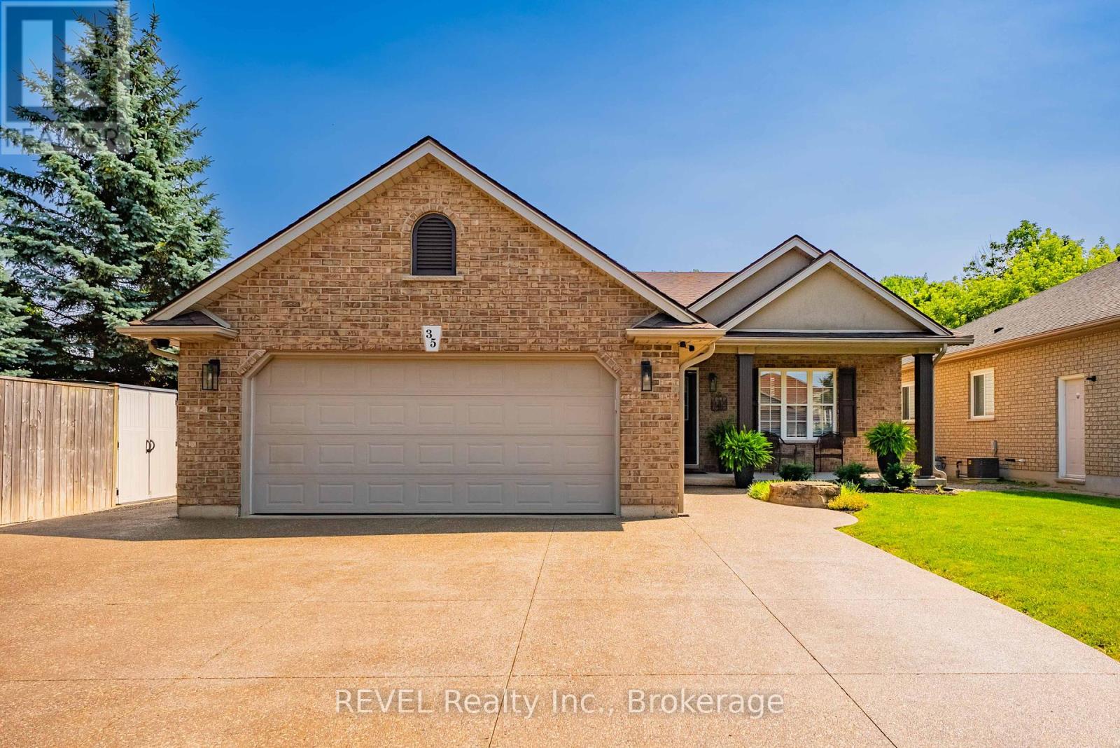 Photo 27 of 35 Hunter Drive, Welland ON