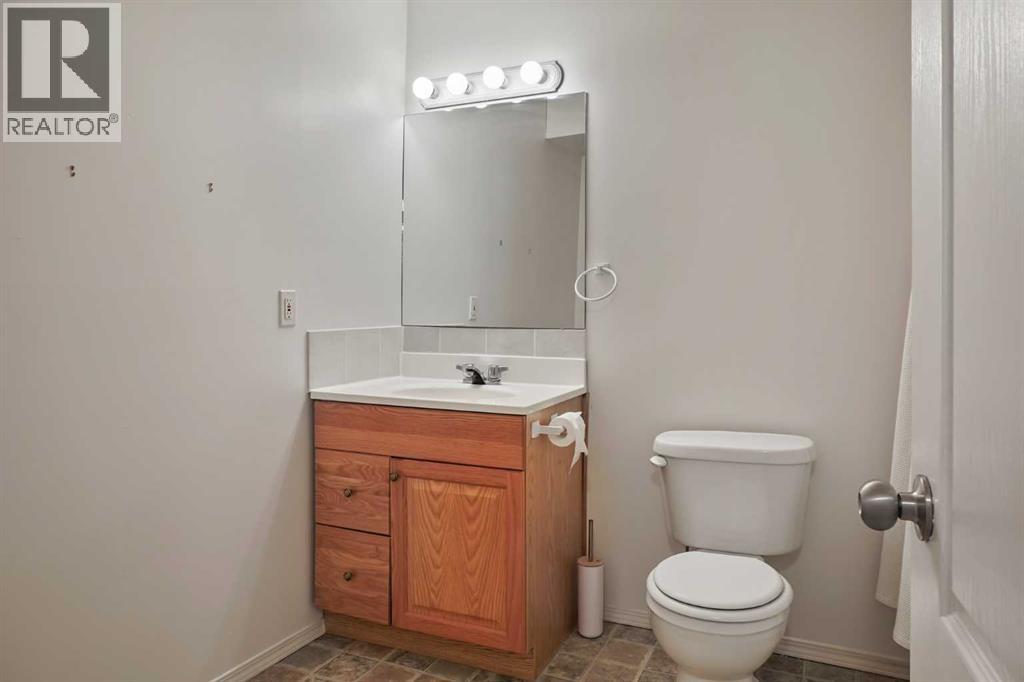 Photo 11 of 1 240 Heritage Boulevard W, Lethbridge AB