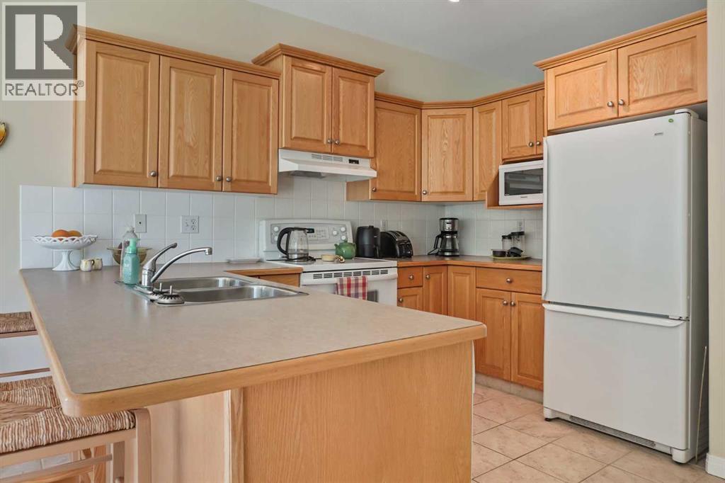Photo 13 of 1 240 Heritage Boulevard W, Lethbridge AB
