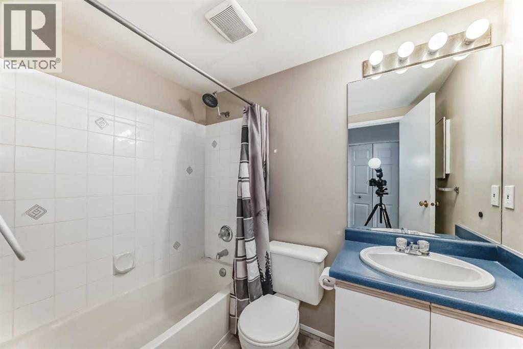 Photo 2 of 312 21 Dover Point Se, Calgary AB