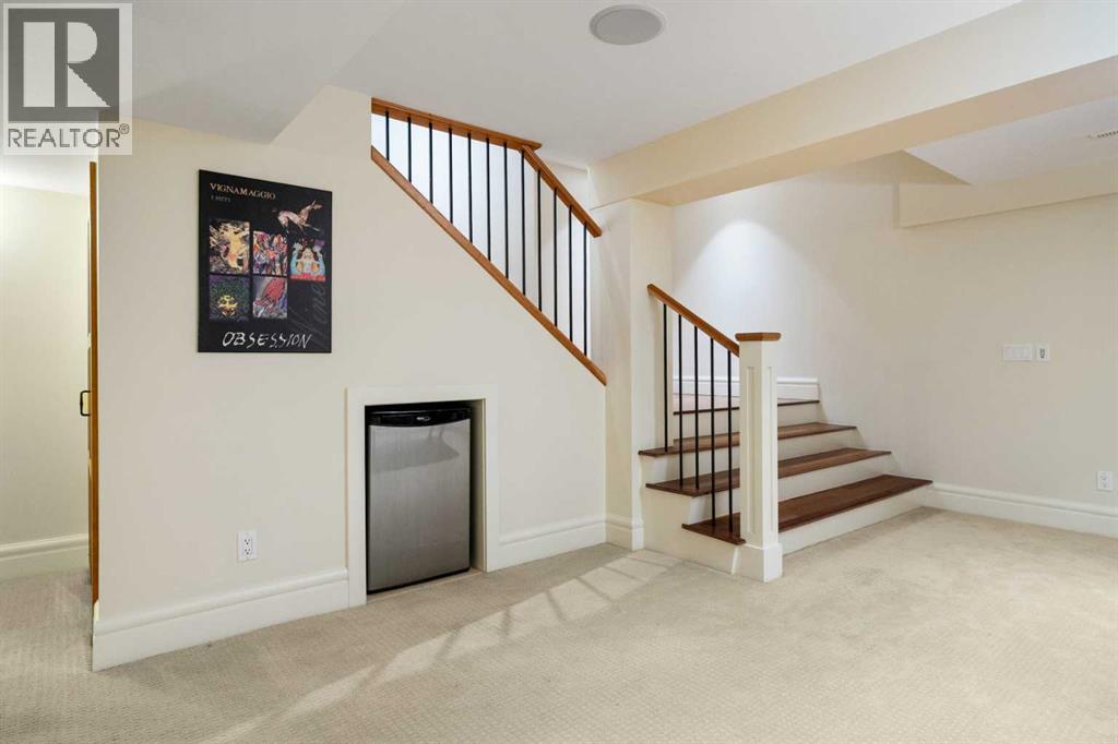 Photo 22 of 36 Baycrest Place Sw, Calgary AB