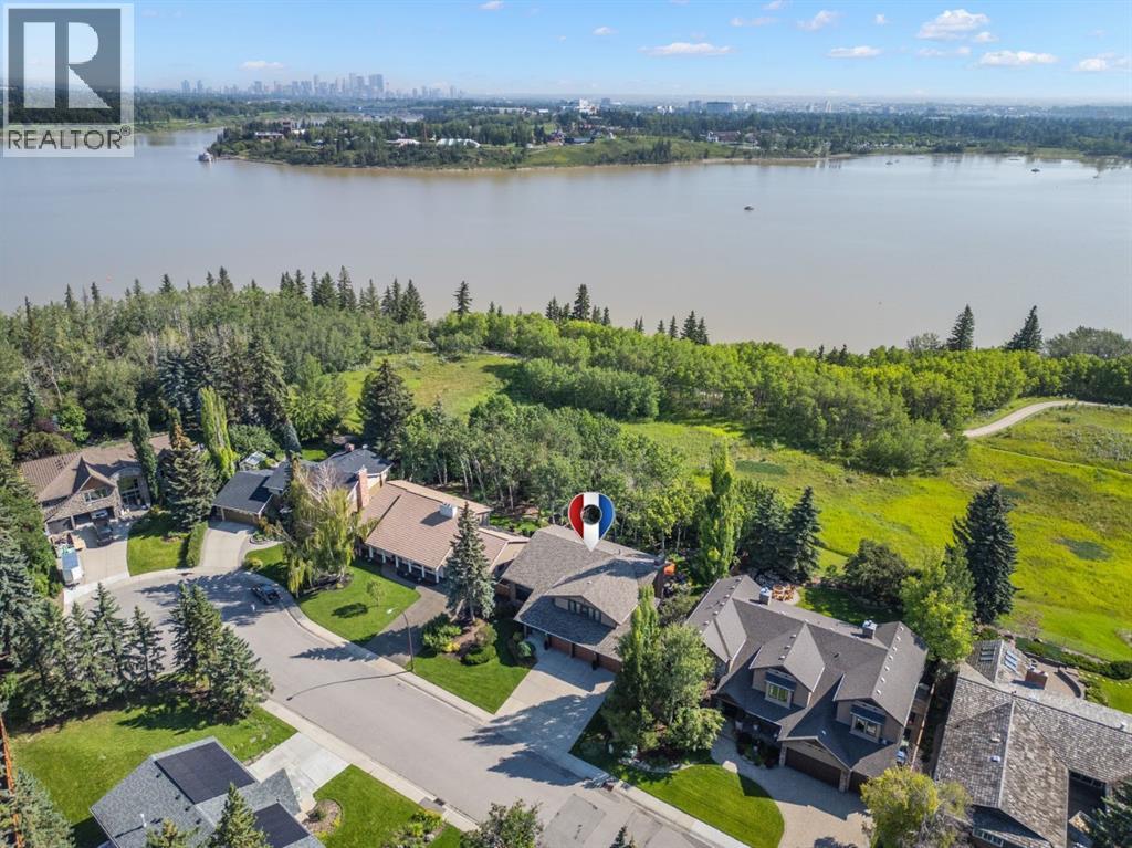 Photo 20 of 36 Baycrest Place Sw, Calgary AB