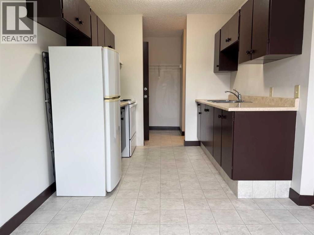 Photo 5 of 15 3440 23 Avenue S, Lethbridge AB