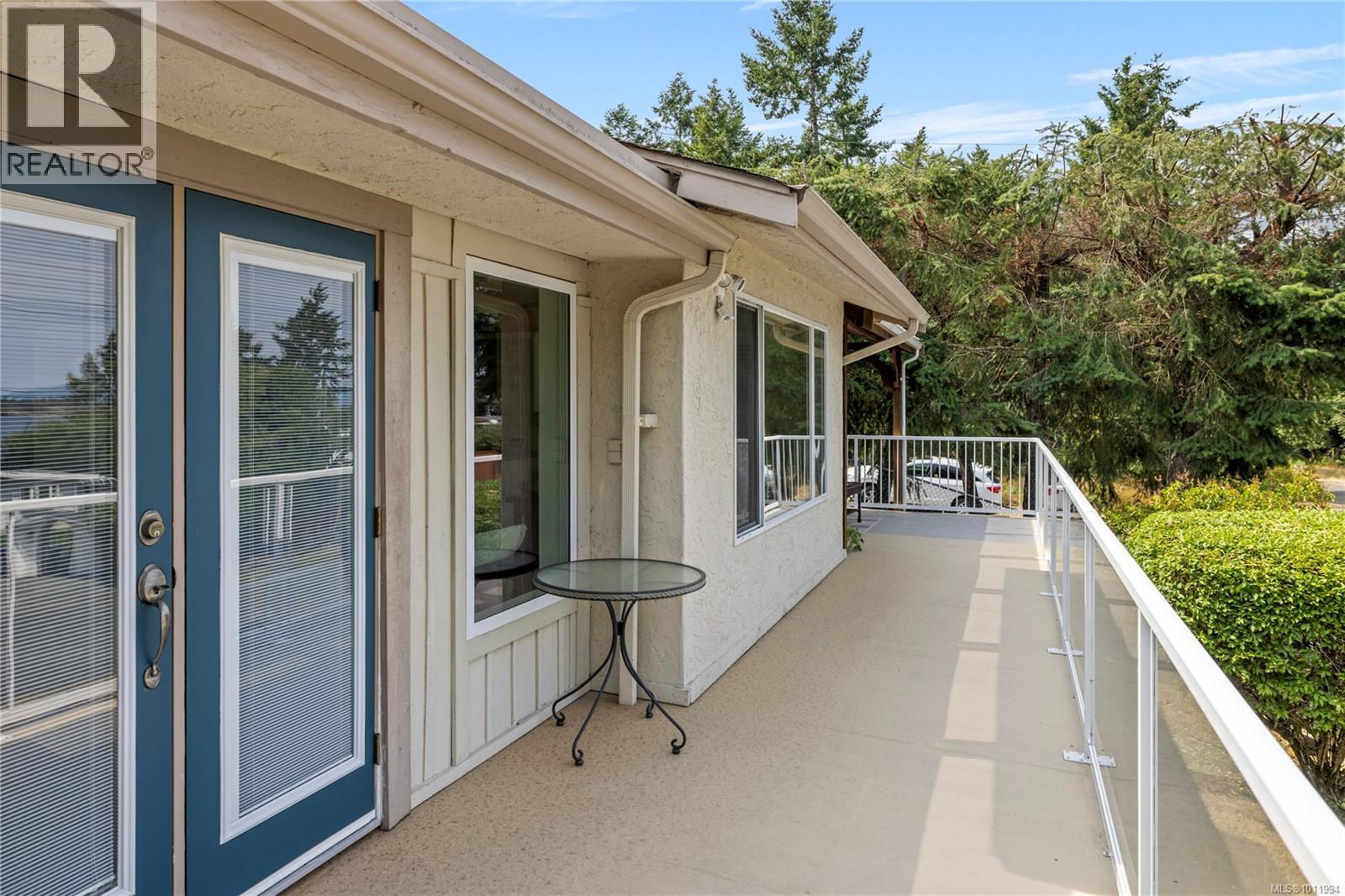 Photo 2 of 3022 Park Pl, Nanoose Bay BC