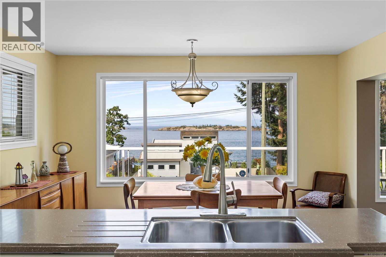Photo 11 of 3022 Park Pl, Nanoose Bay BC