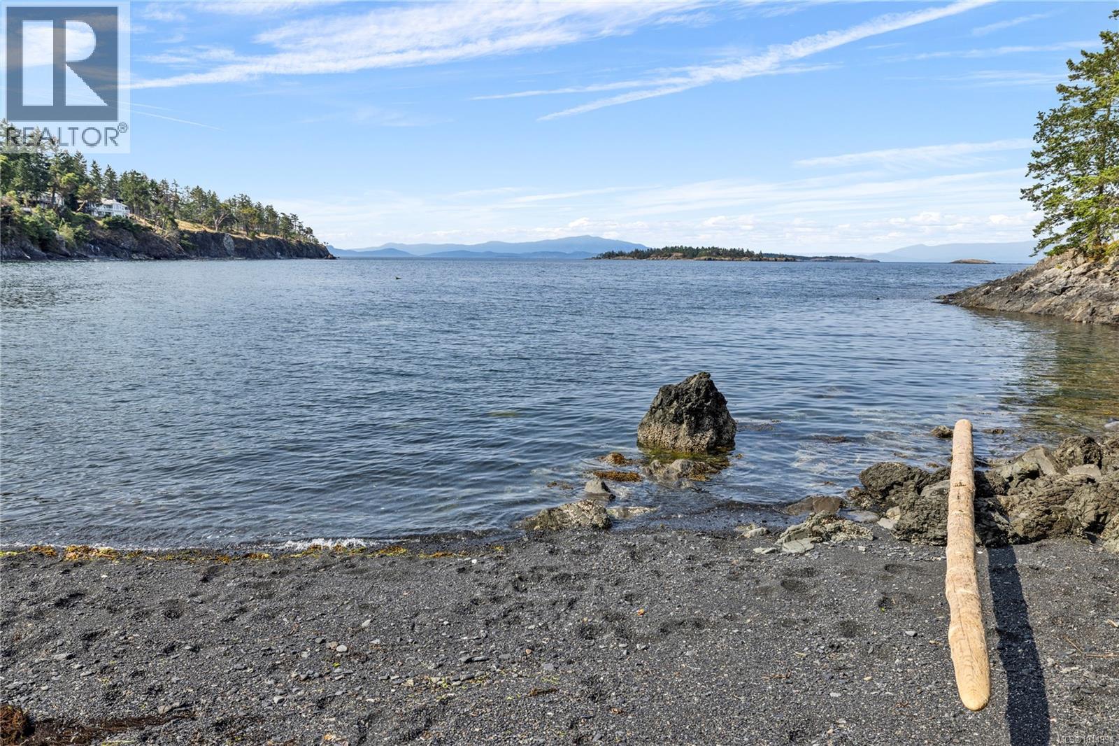 Photo 9 of 3022 Park Pl, Nanoose Bay BC