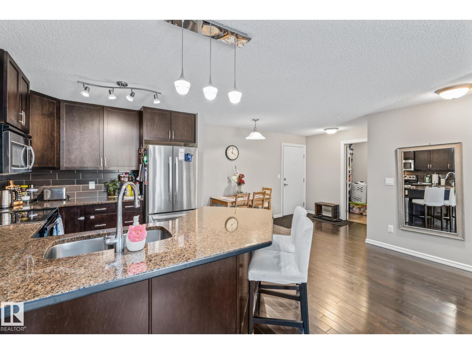 Photo 10 of 208 2204 44 Av Nw, Edmonton AB