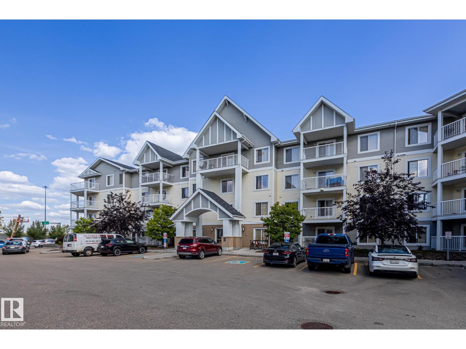 Photo 2 of 208 2204 44 Av Nw, Edmonton AB