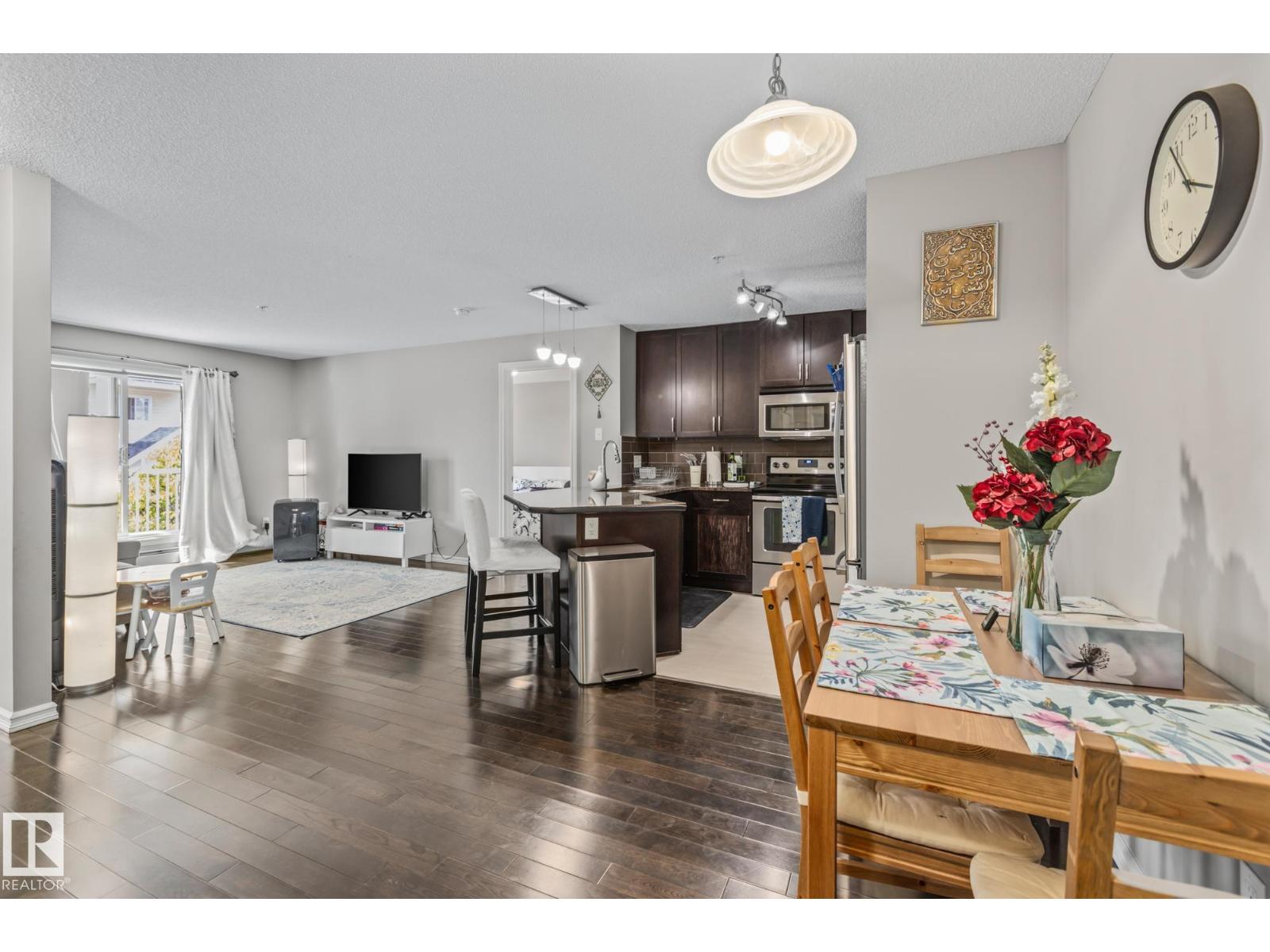 Photo 4 of 208 2204 44 Av Nw, Edmonton AB