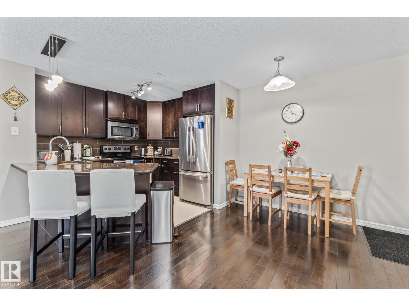 Photo 8 of 208 2204 44 Av Nw, Edmonton AB
