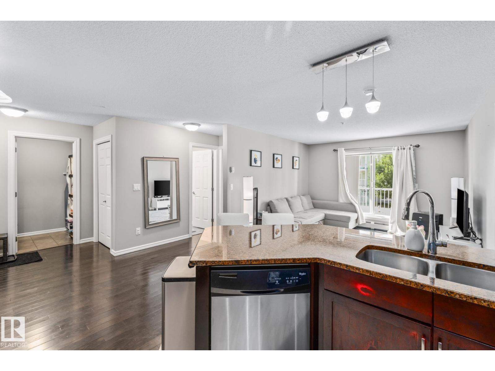Photo 9 of 208 2204 44 Av Nw, Edmonton AB
