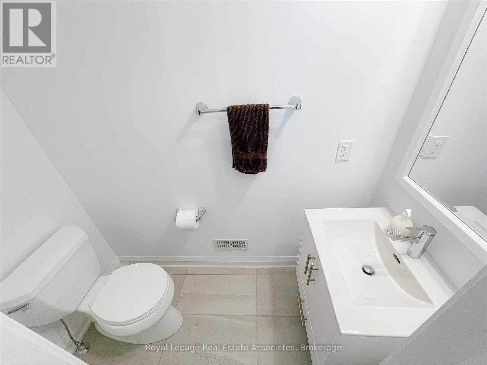 Photo 11 of 4121 Hillsborough Crescent, Oakville ON