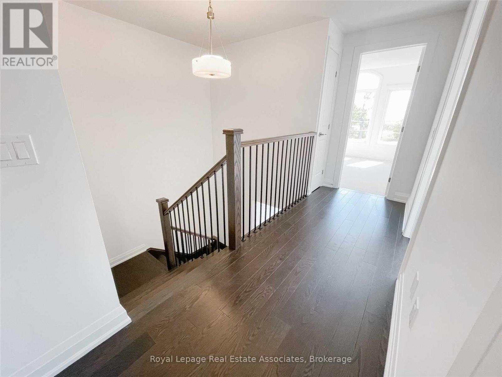 Photo 13 of 4121 Hillsborough Crescent, Oakville ON