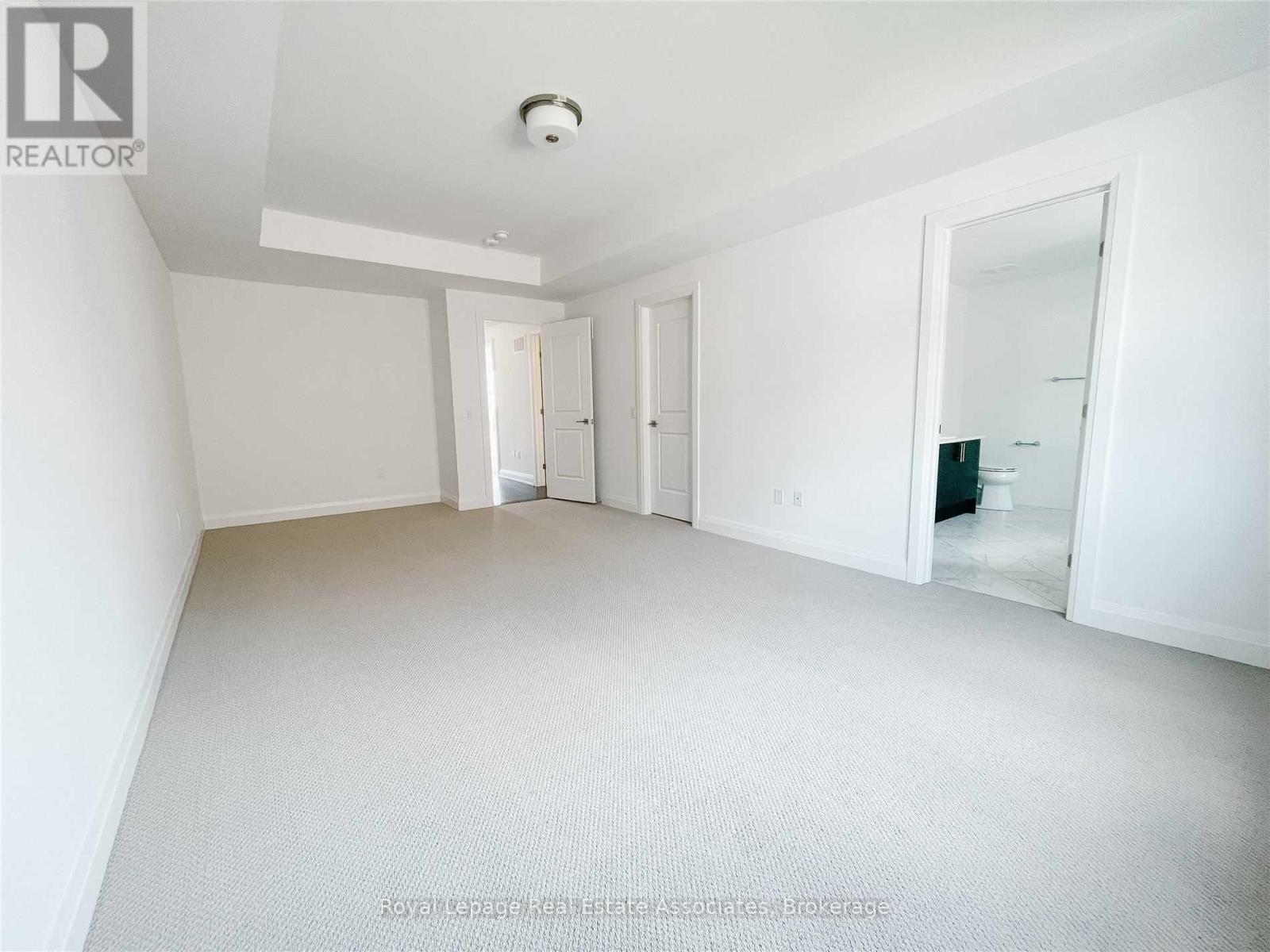 Photo 16 of 4121 Hillsborough Crescent, Oakville ON