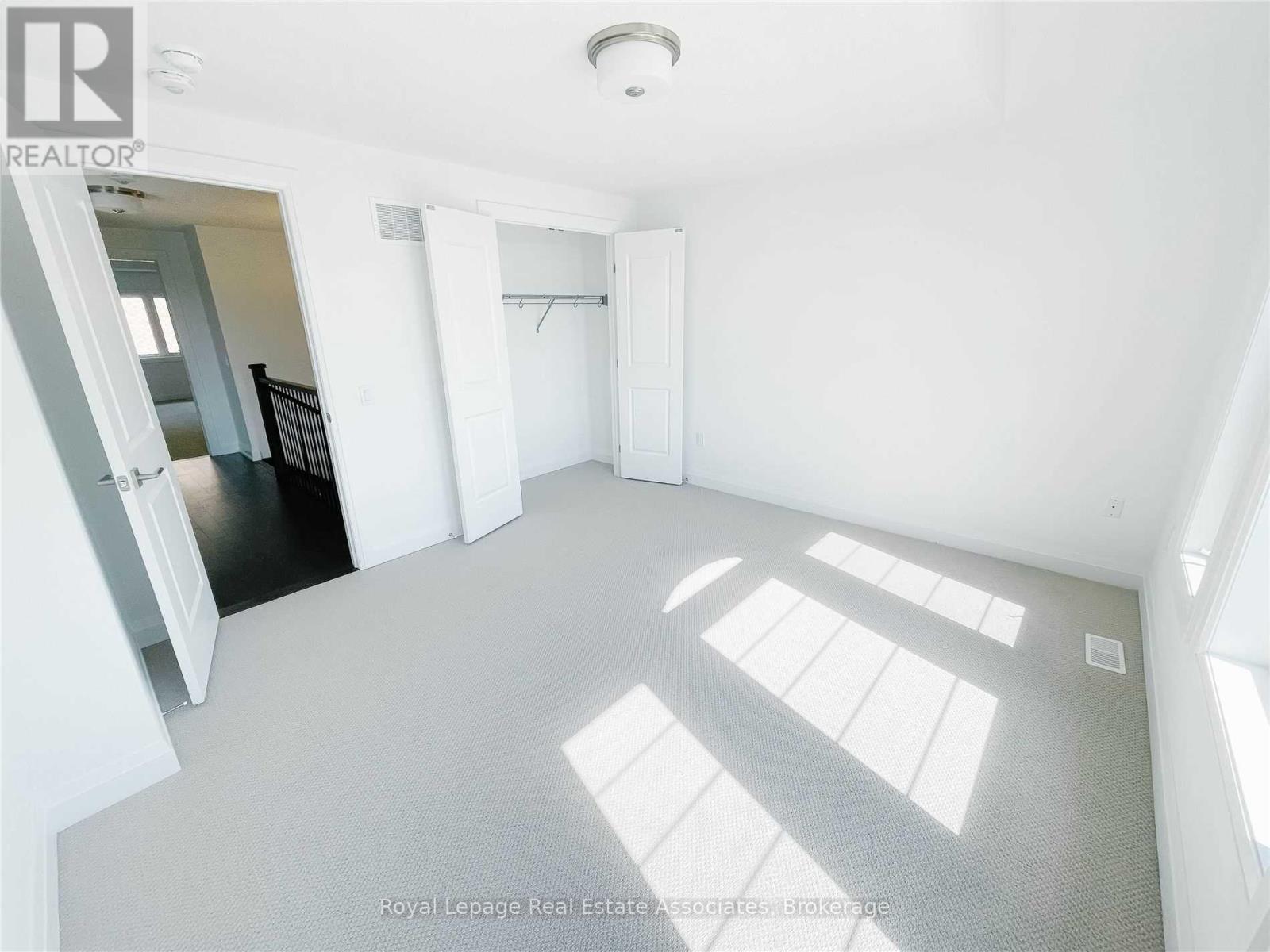 Photo 23 of 4121 Hillsborough Crescent, Oakville ON