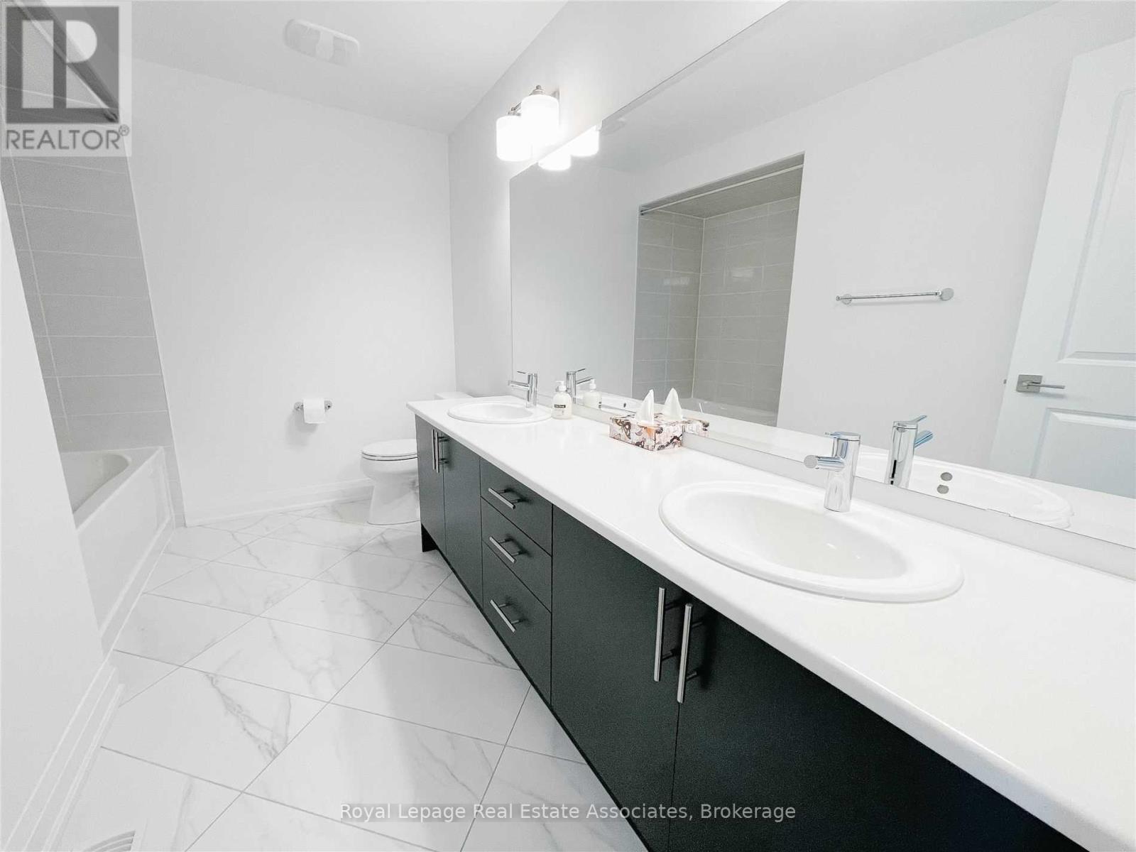 Photo 26 of 4121 Hillsborough Crescent, Oakville ON