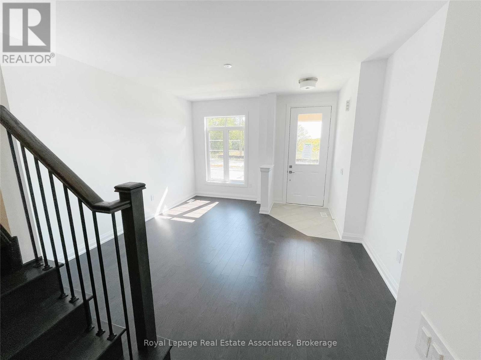 Photo 4 of 4121 Hillsborough Crescent, Oakville ON