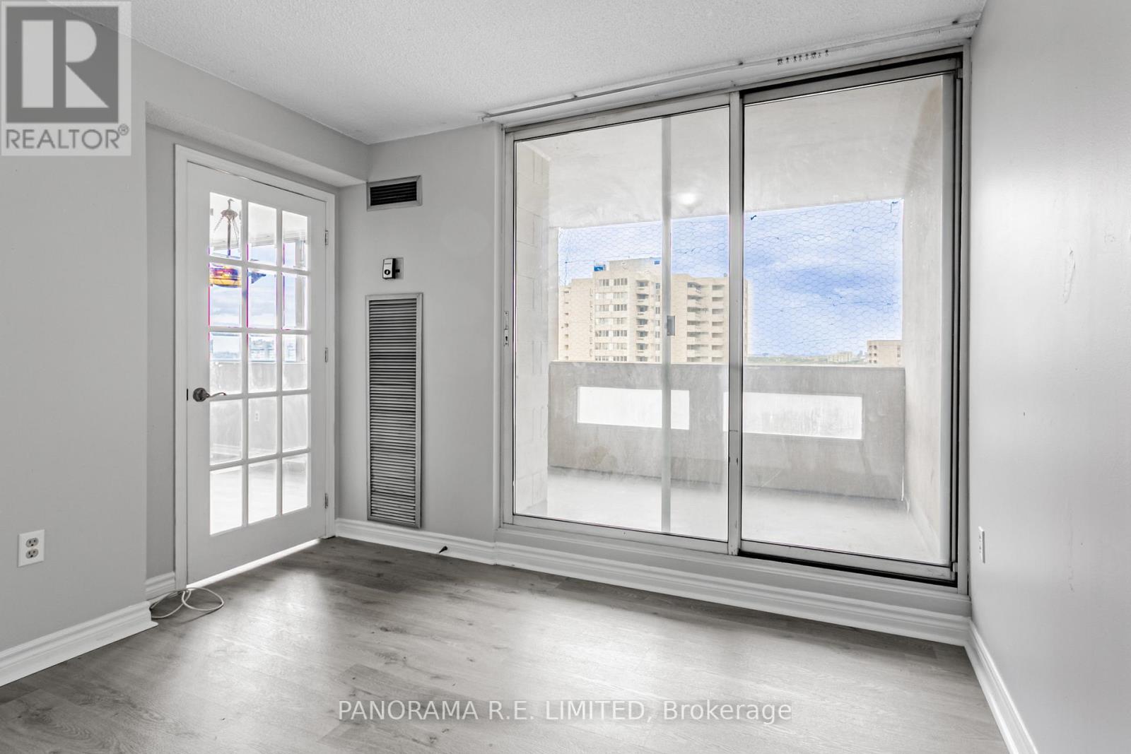 Photo 9 of 1904 3590 Kaneff Crescent, Mississauga ON