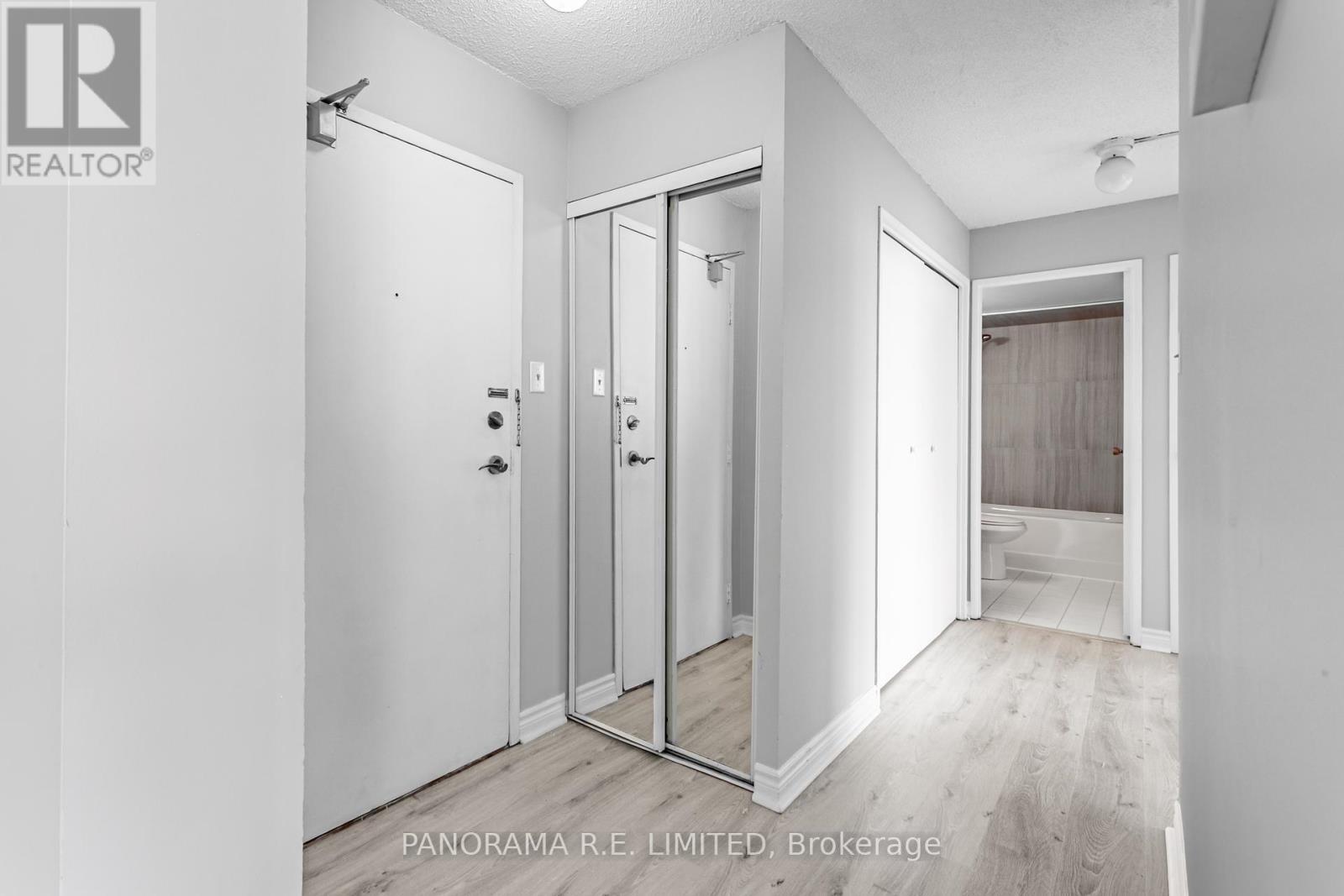 Photo 10 of 1904 3590 Kaneff Crescent, Mississauga ON