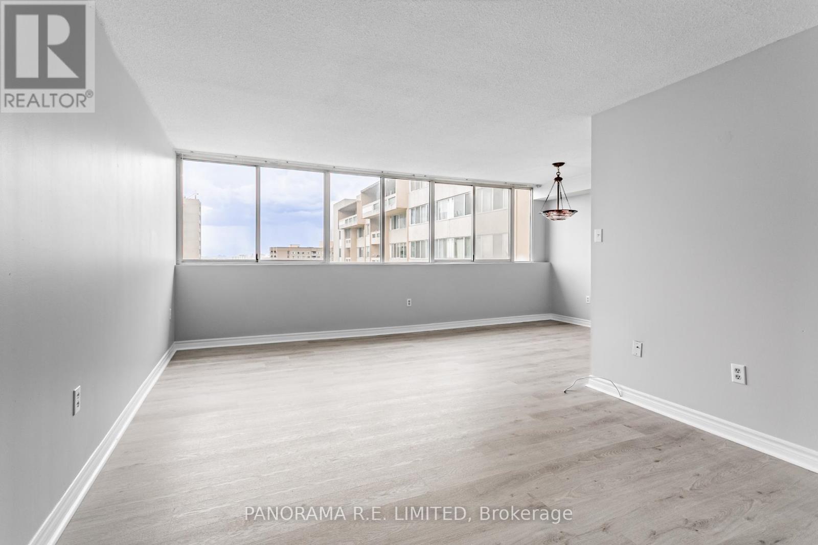 Photo 1 of 1904 3590 Kaneff Crescent, Mississauga ON