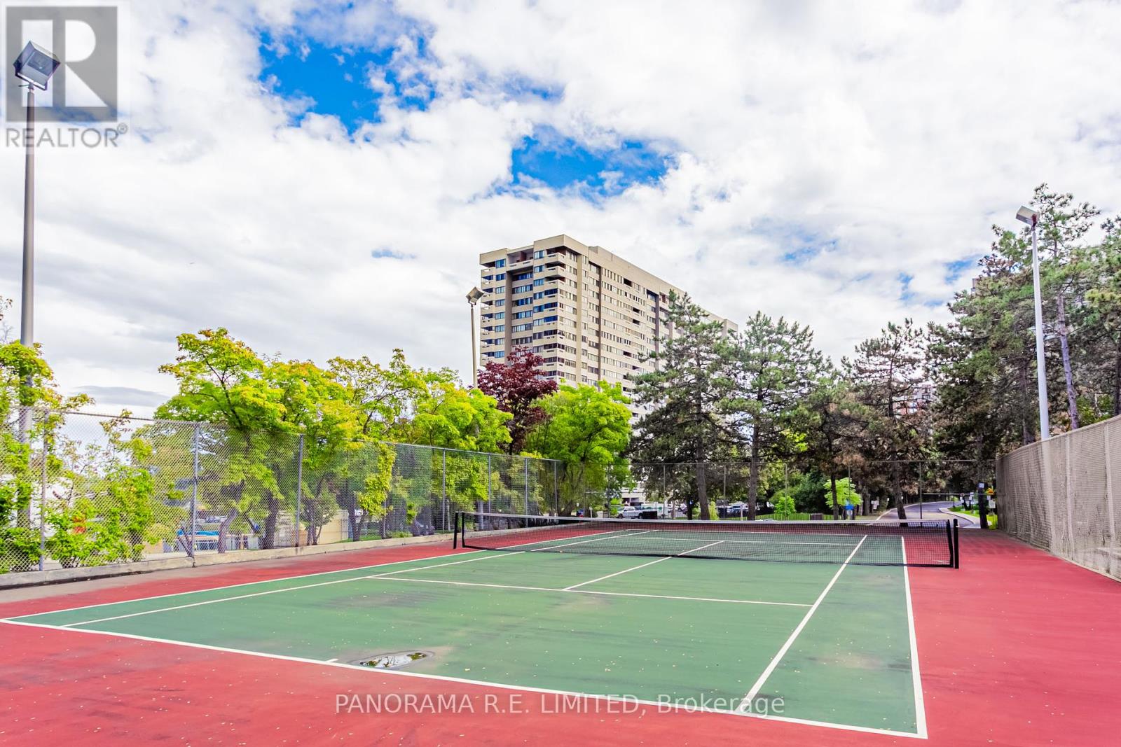 Photo 2 of 1904 3590 Kaneff Crescent, Mississauga ON