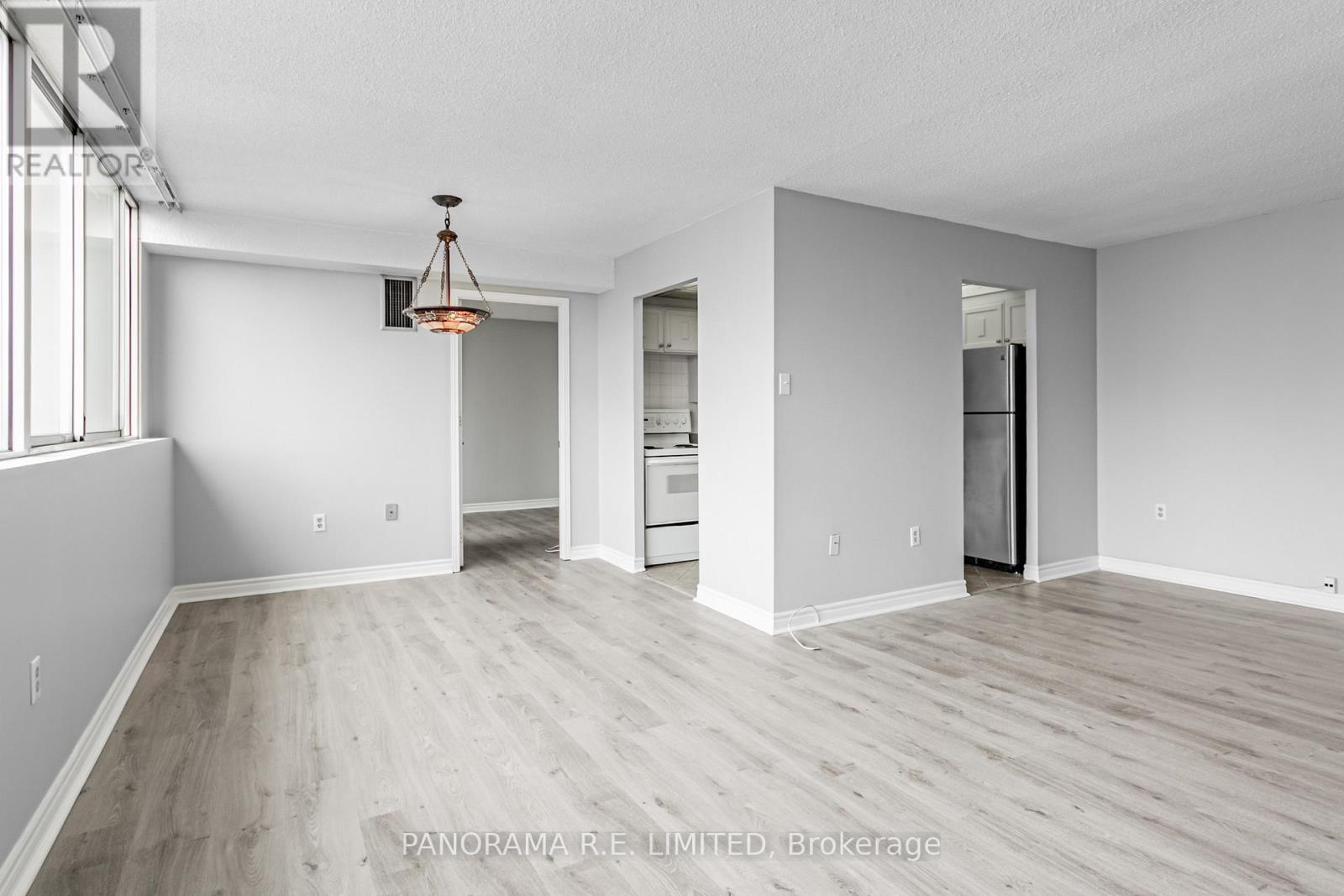 Photo 5 of 1904 3590 Kaneff Crescent, Mississauga ON