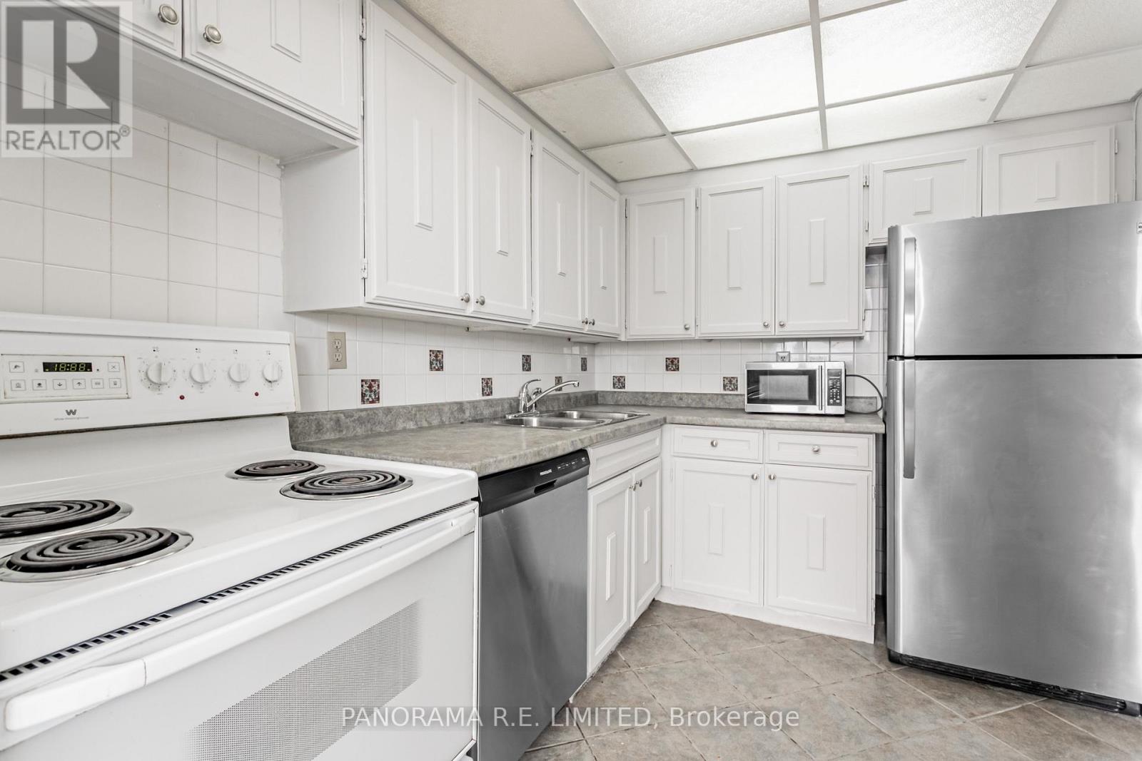 Photo 13 of 1904 3590 Kaneff Crescent, Mississauga ON