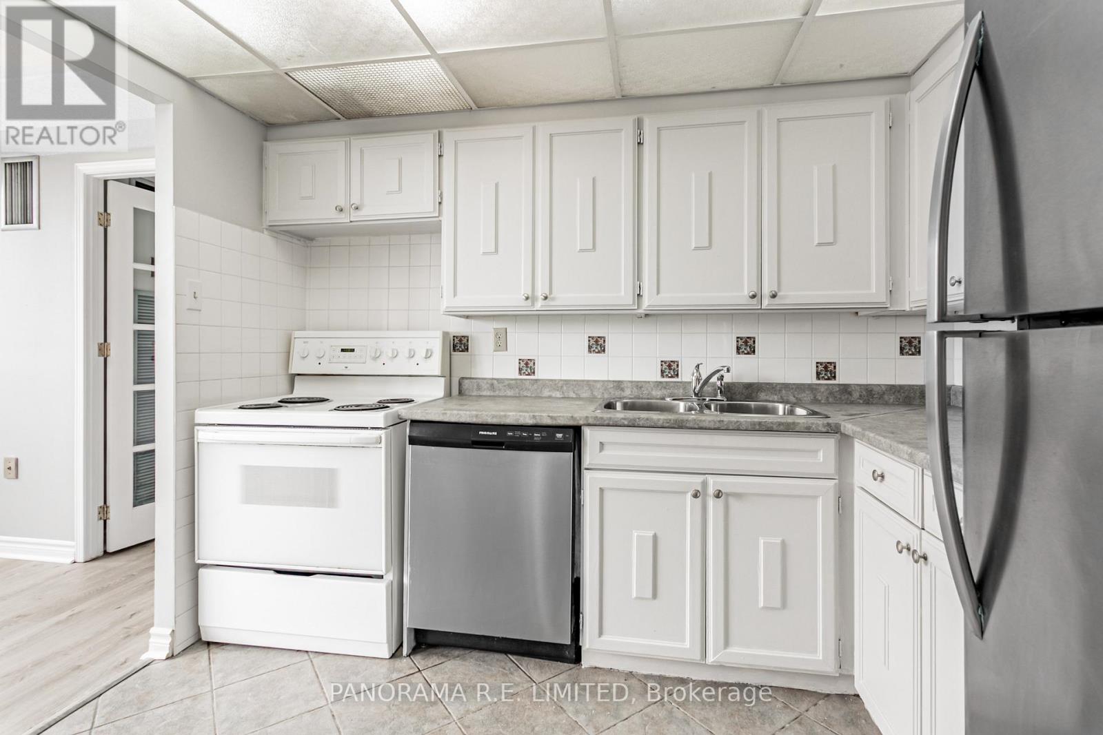 Photo 25 of 1904 3590 Kaneff Crescent, Mississauga ON