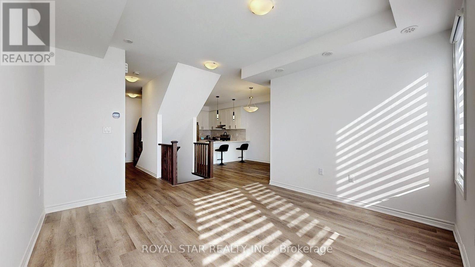 Photo 3 of 32 Melmar Street, Brampton ON