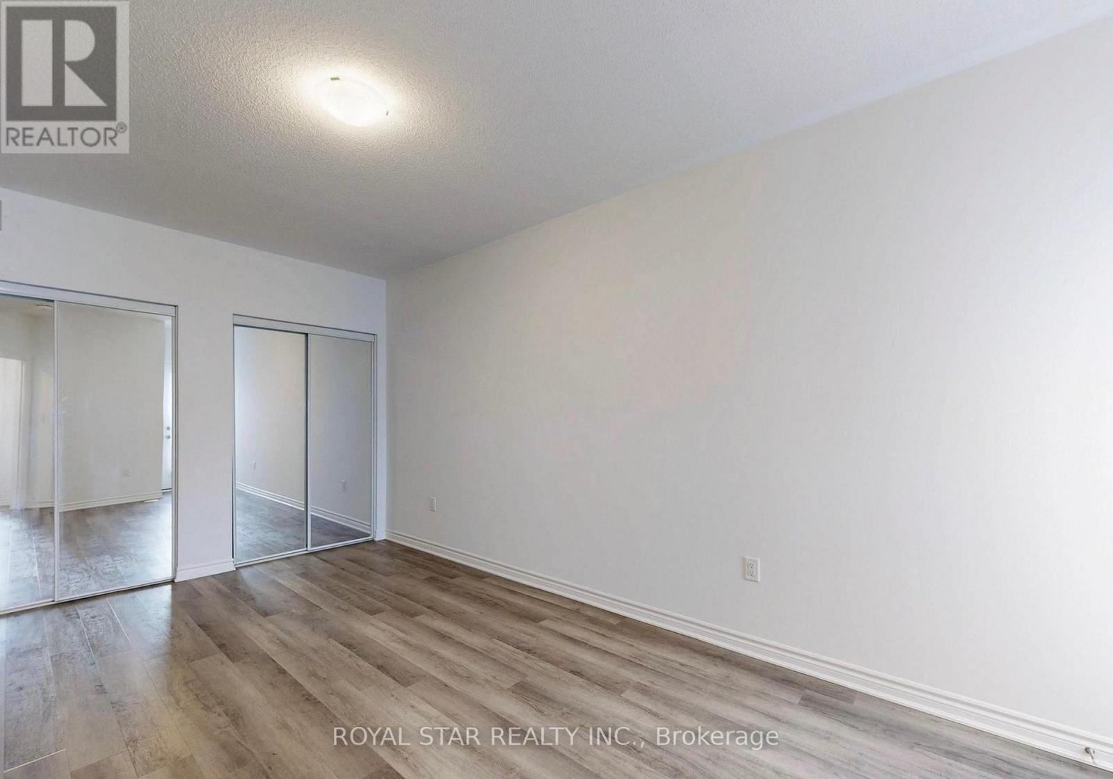 Photo 12 of 32 Melmar Street, Brampton ON