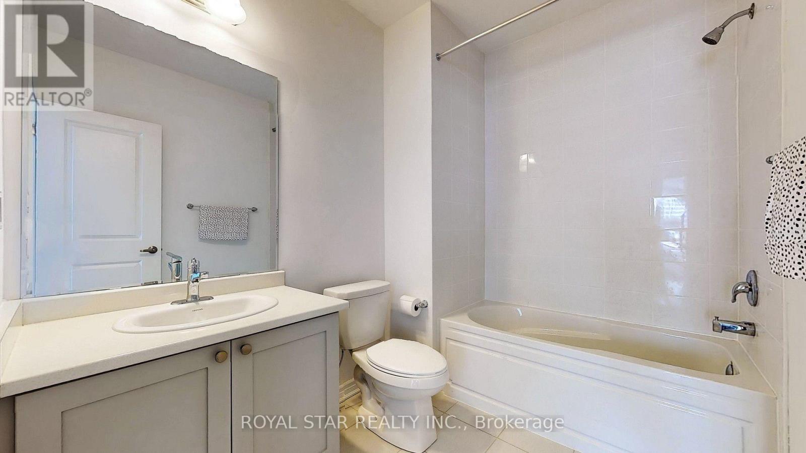 Photo 14 of 32 Melmar Street, Brampton ON