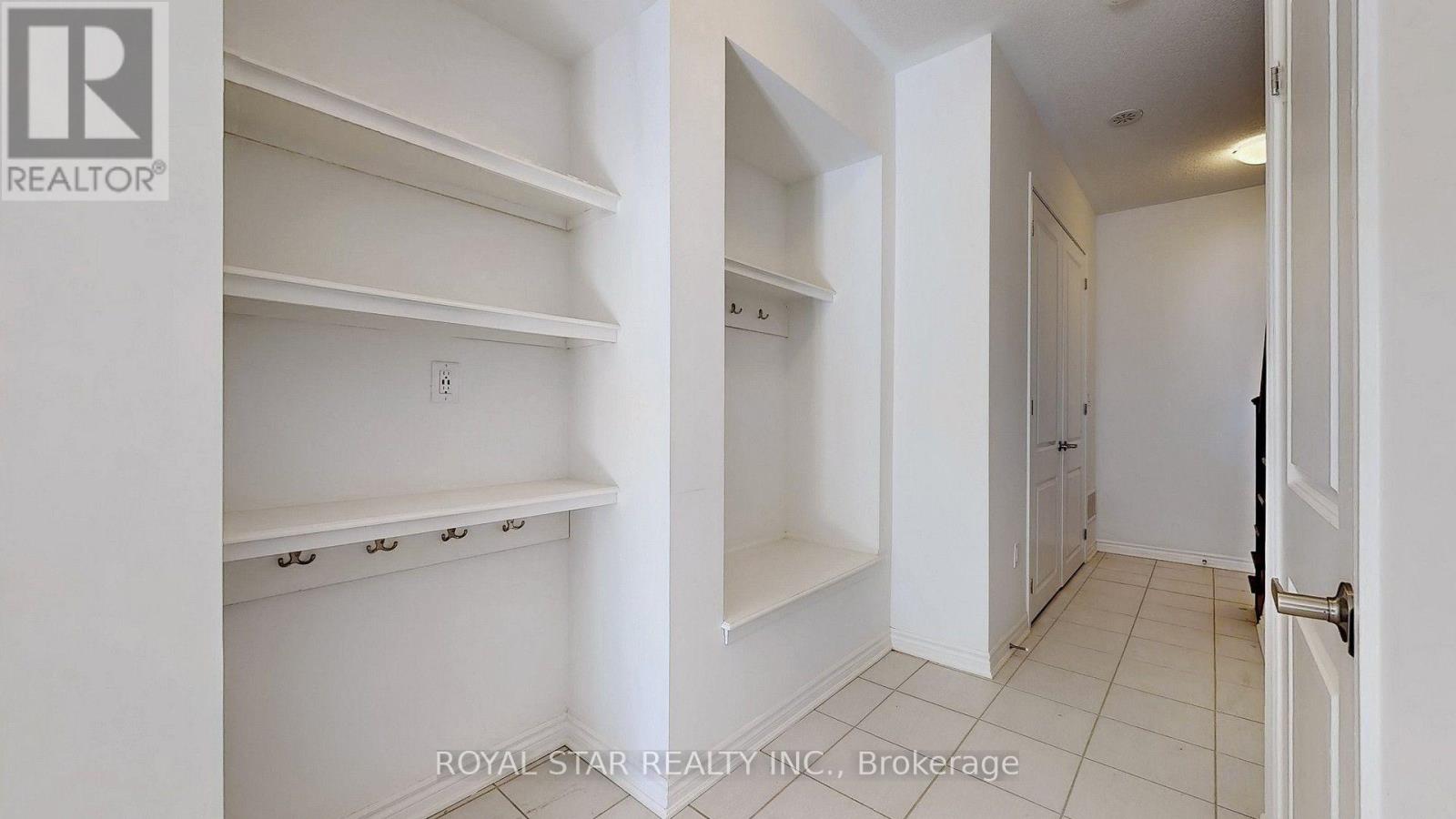 Photo 5 of 32 Melmar Street, Brampton ON