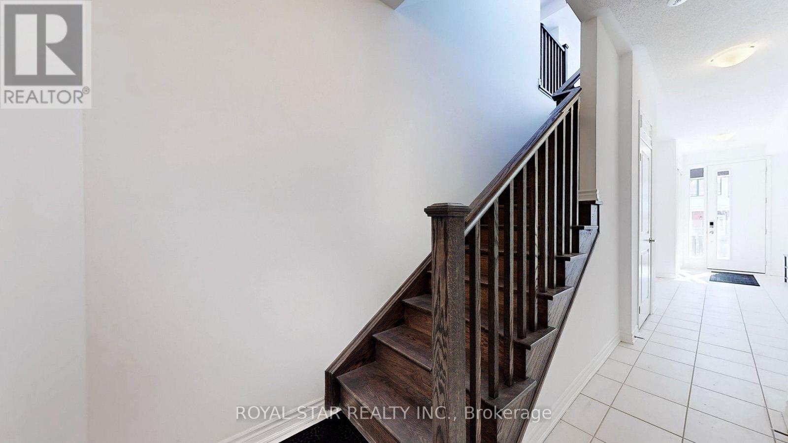 Photo 8 of 32 Melmar Street, Brampton ON