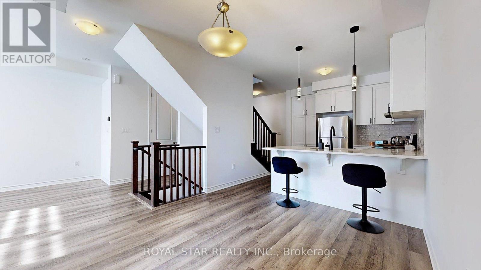 Photo 7 of 32 Melmar Street, Brampton ON
