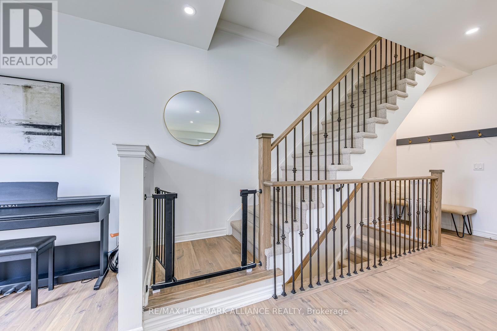 Photo 16 of 18 140 Long Branch Avenue, Toronto ON