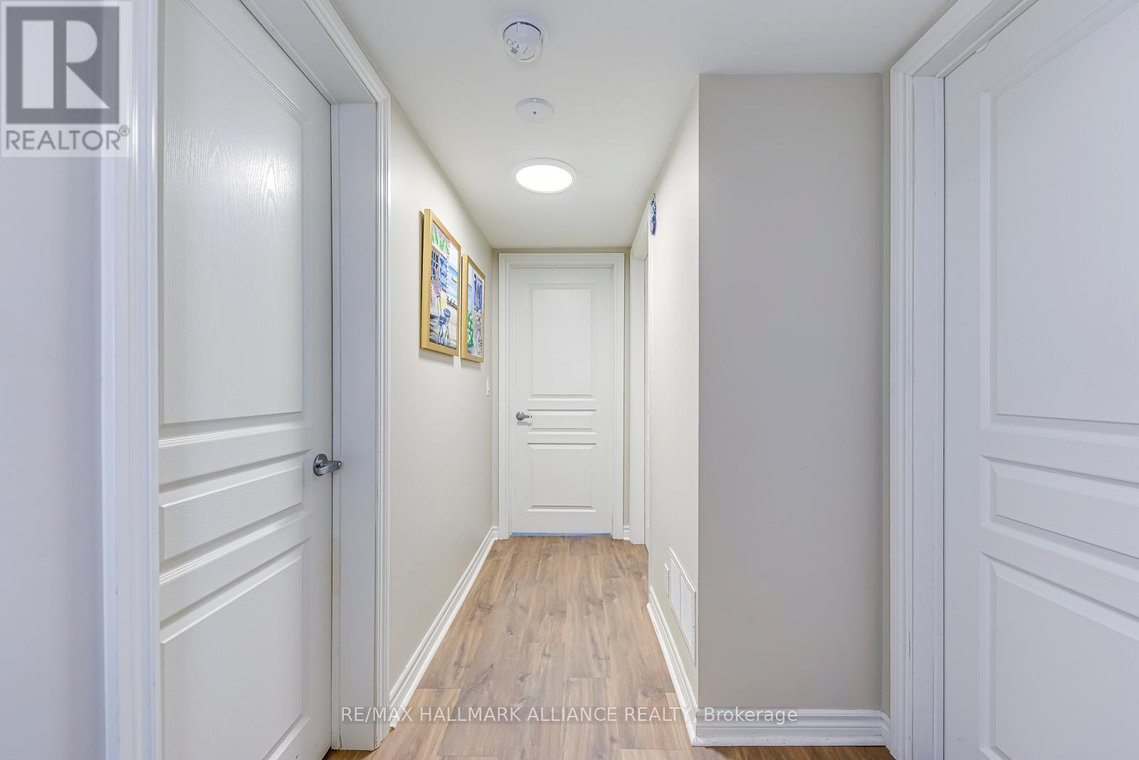 Photo 17 of 18 140 Long Branch Avenue, Toronto ON