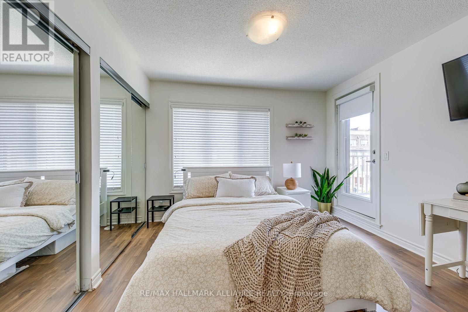 Photo 19 of 18 140 Long Branch Avenue, Toronto ON