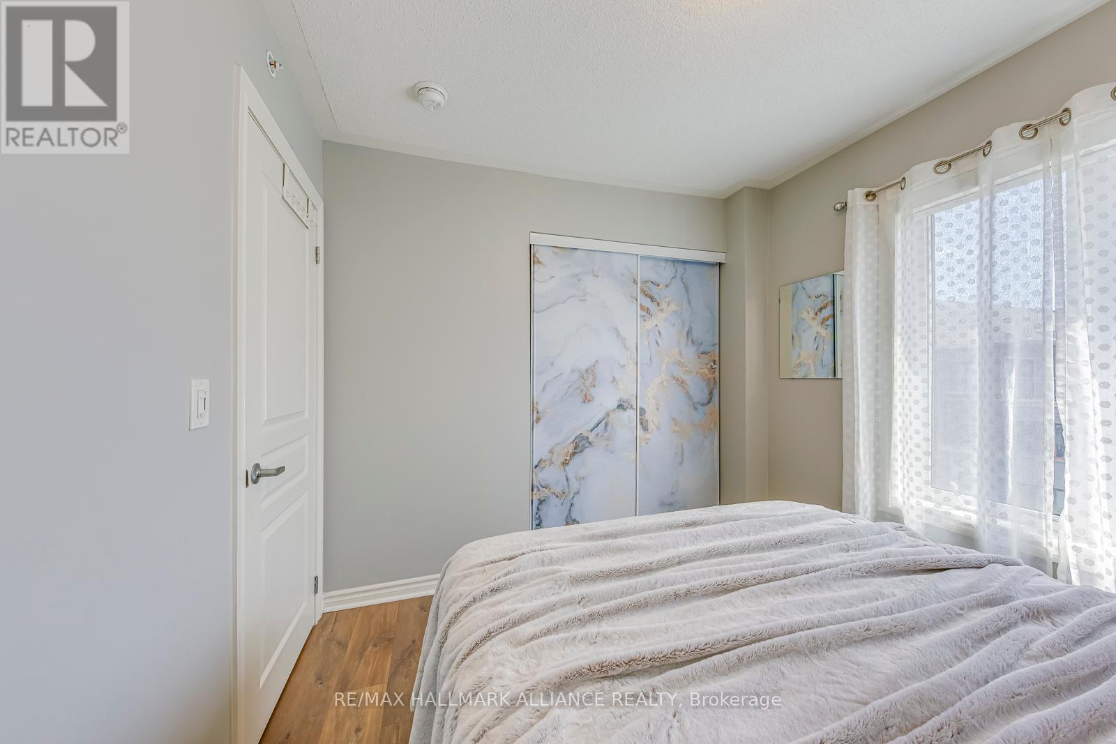 Photo 22 of 18 140 Long Branch Avenue, Toronto ON