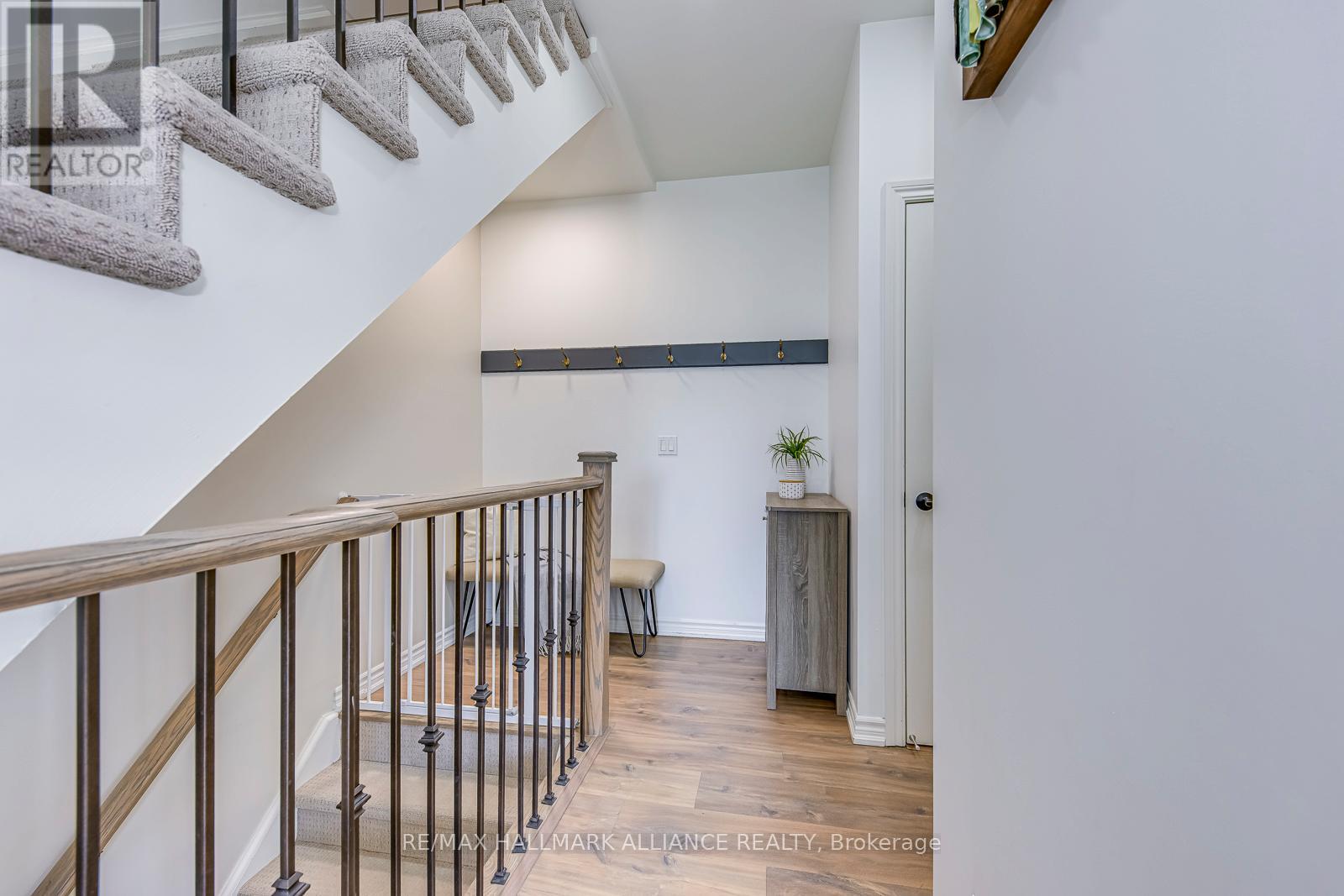 Photo 6 of 18 140 Long Branch Avenue, Toronto ON