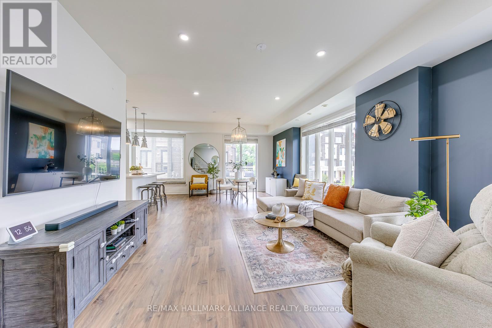Photo 8 of 18 140 Long Branch Avenue, Toronto ON
