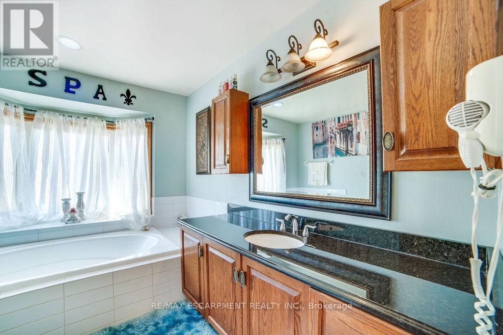 Photo 23 of 9 Lamb Court, Haldimand ON