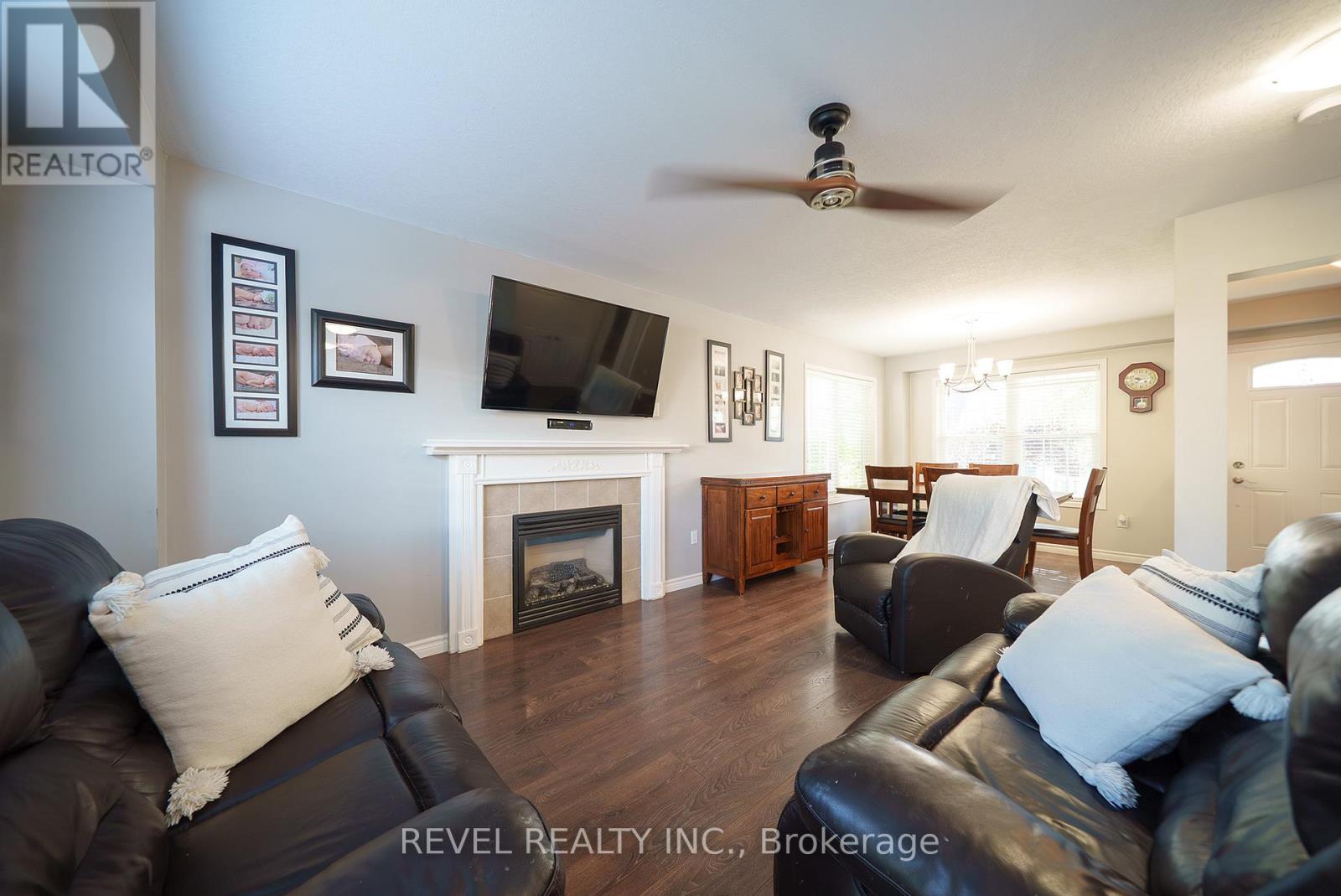 Photo 5 of 22 Hollinrake Avenue, Brantford ON
