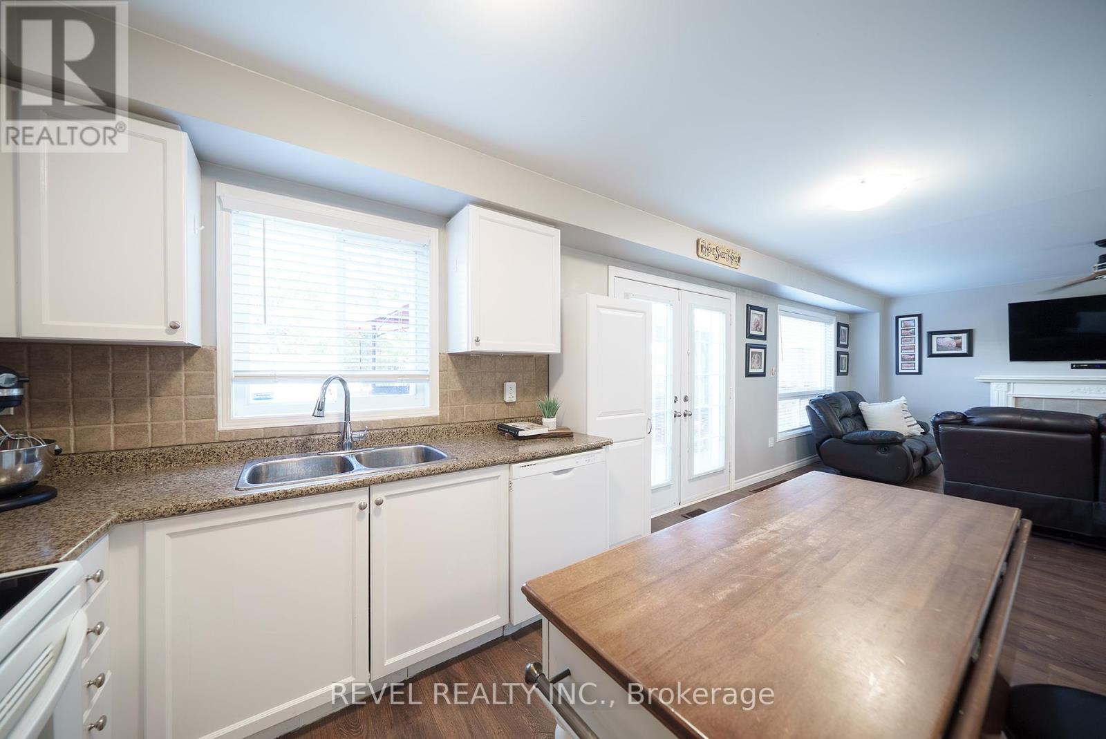 Photo 7 of 22 Hollinrake Avenue, Brantford ON