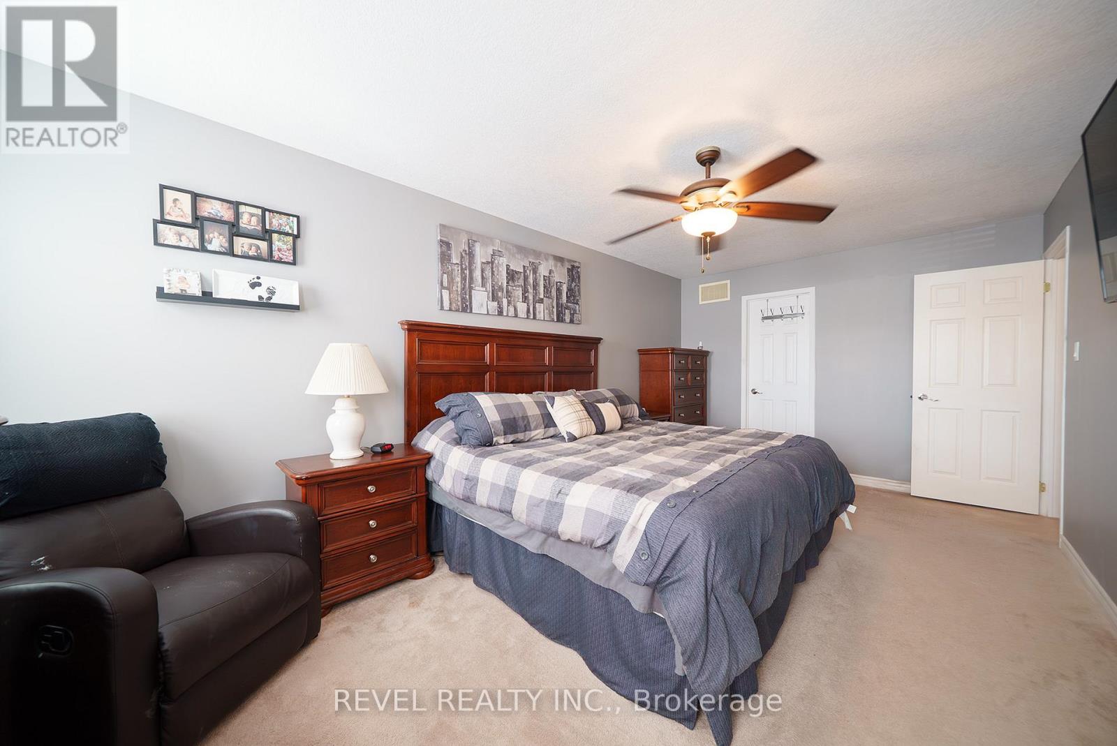 Photo 21 of 22 Hollinrake Avenue, Brantford ON