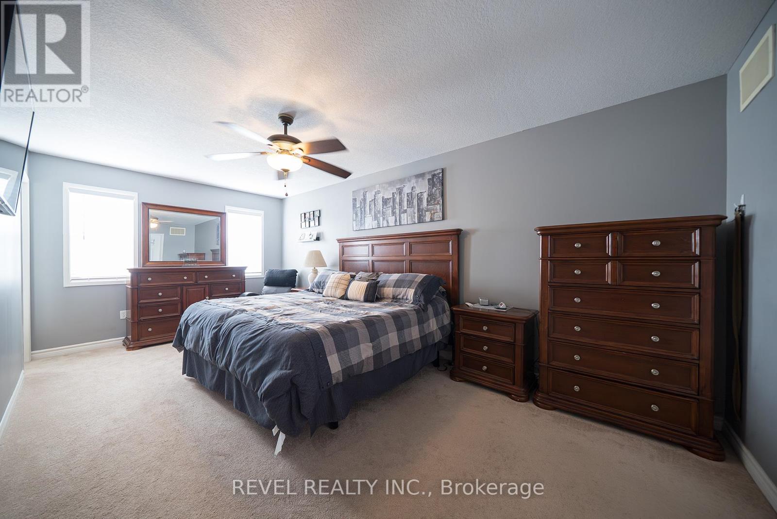 Photo 8 of 22 Hollinrake Avenue, Brantford ON