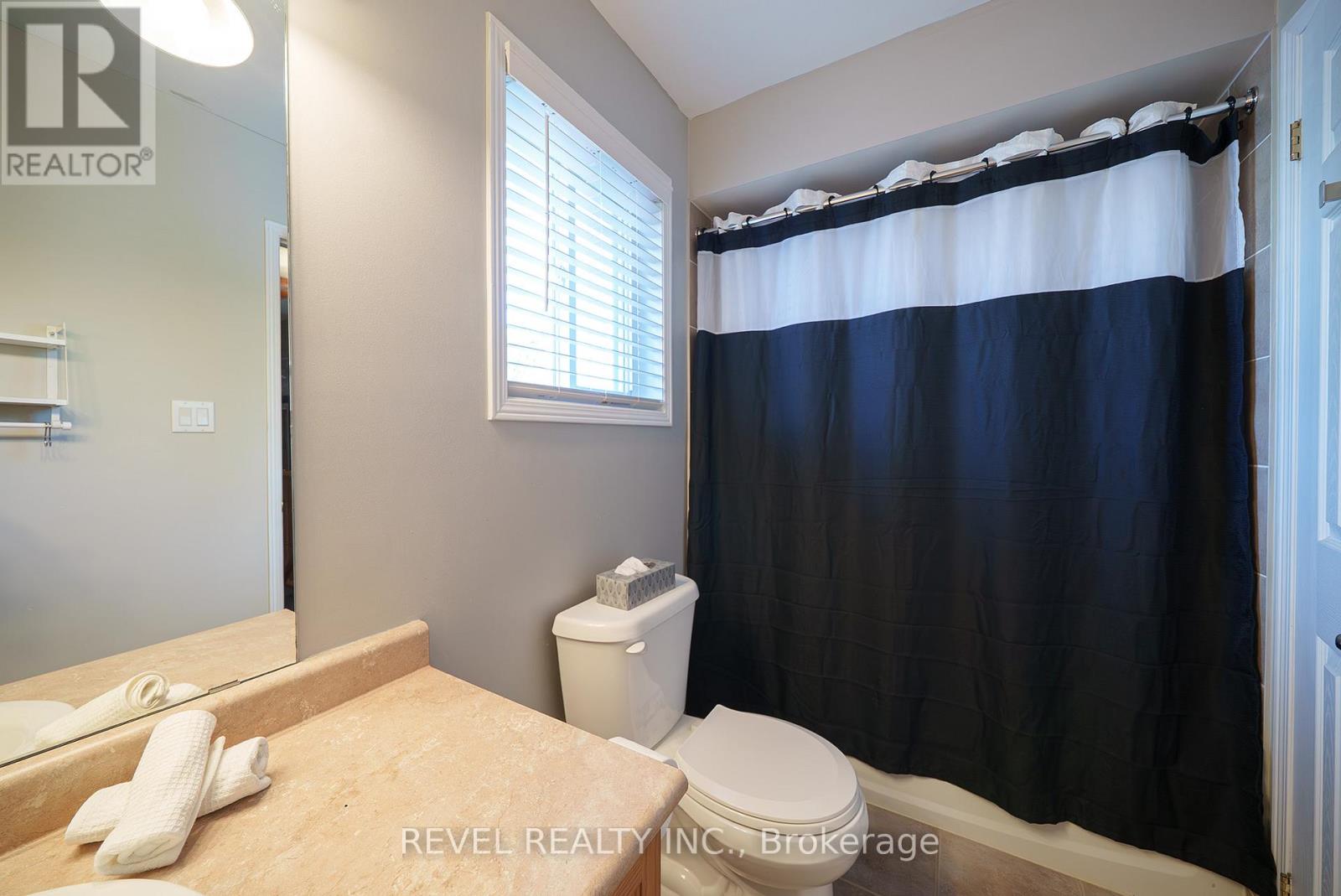 Photo 10 of 22 Hollinrake Avenue, Brantford ON