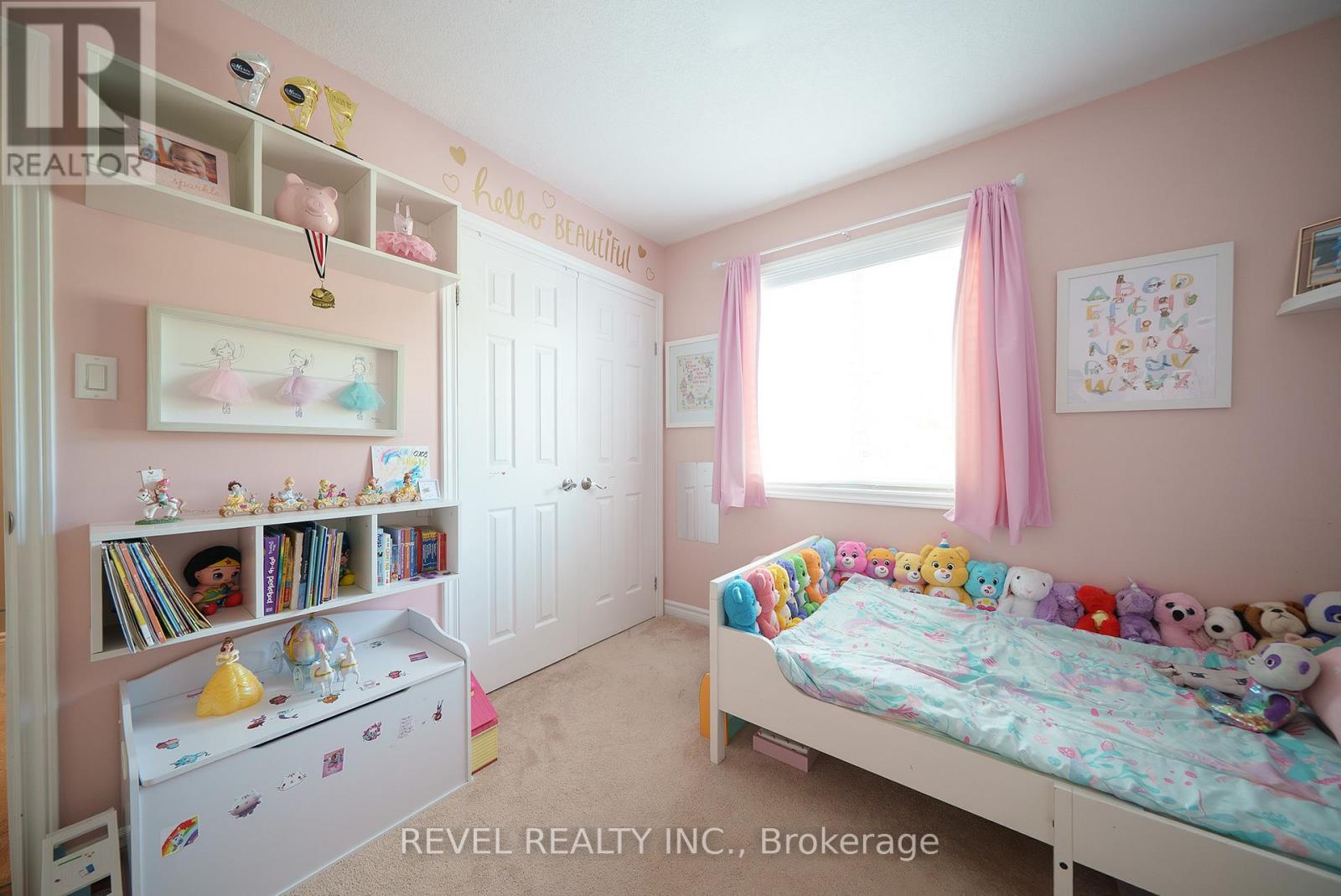 Photo 2 of 22 Hollinrake Avenue, Brantford ON