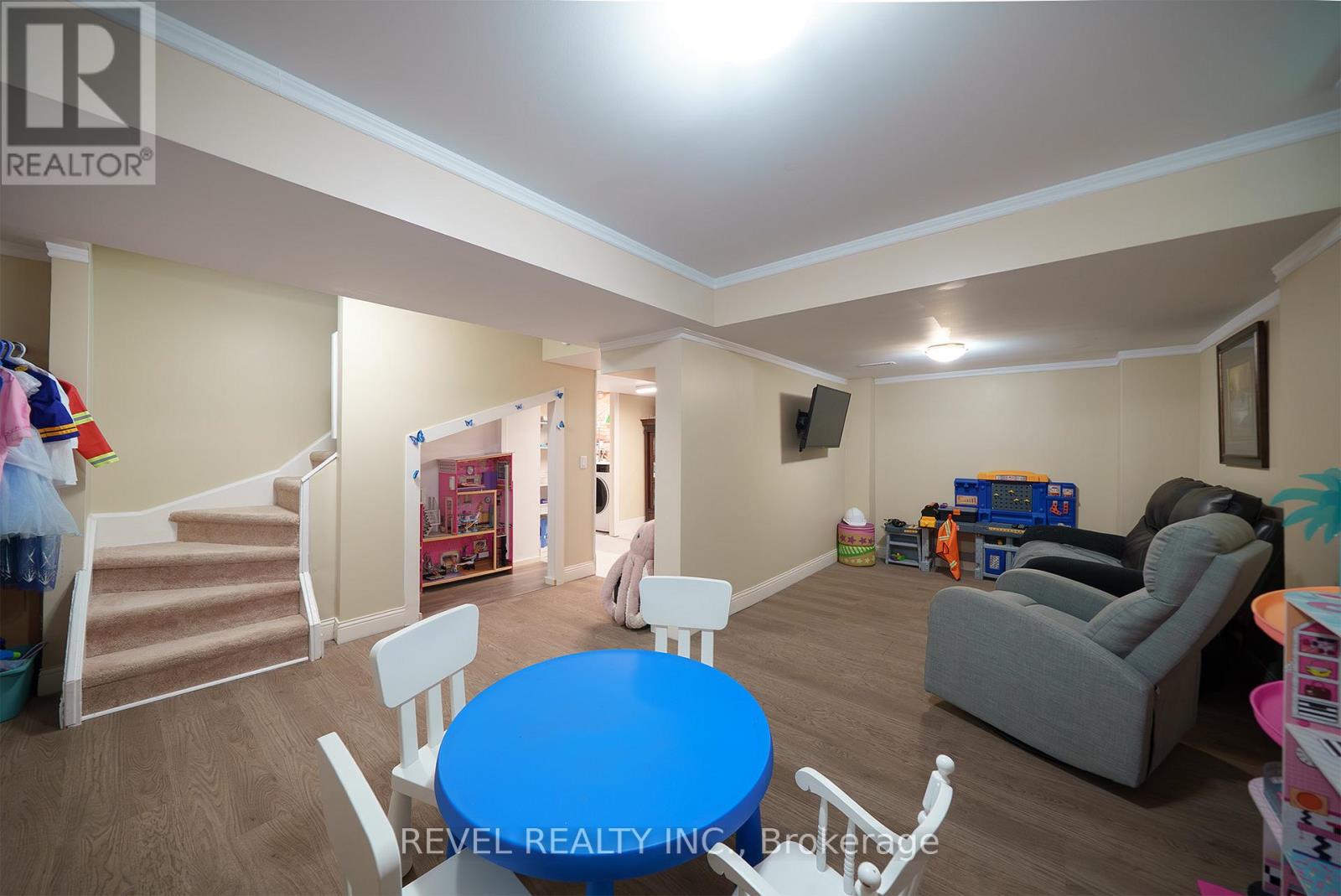 Photo 4 of 22 Hollinrake Avenue, Brantford ON