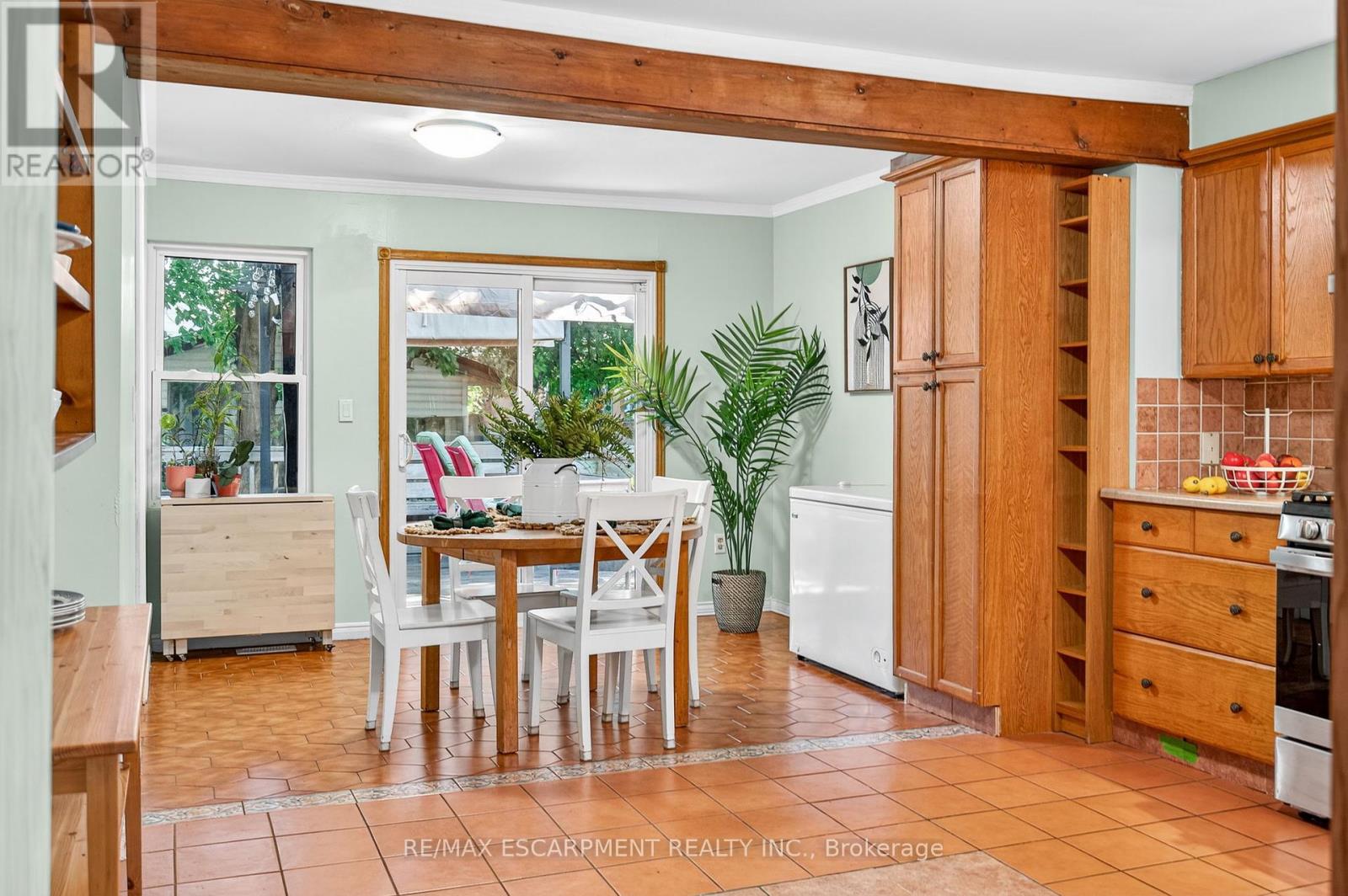 Photo 17 of 146 Normanhurst Avenue W, Hamilton ON