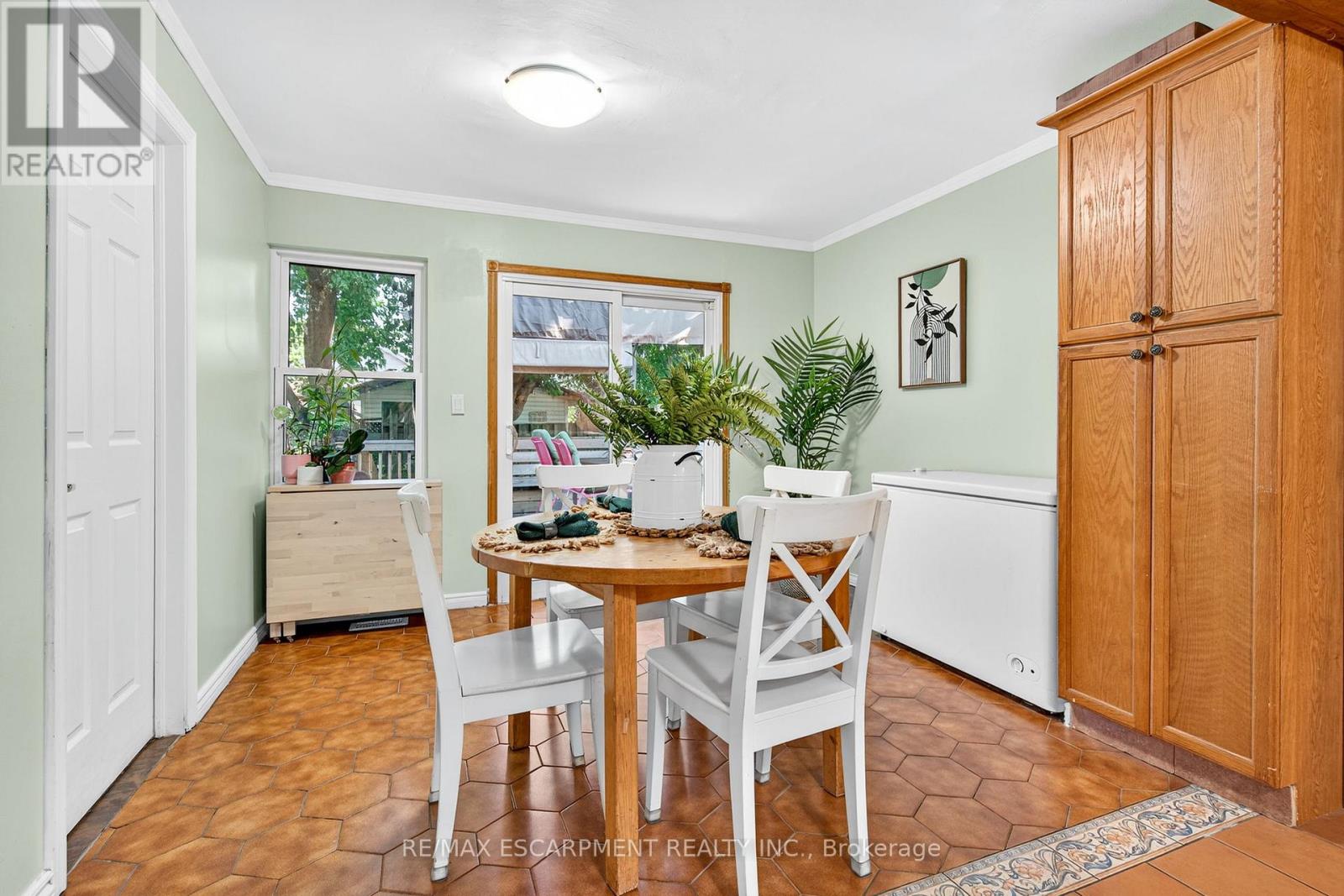 Photo 14 of 146 Normanhurst Avenue W, Hamilton ON